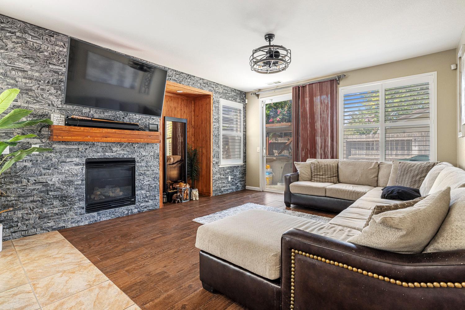 5323 St Elmo Ct, Riverbank, CA 95367