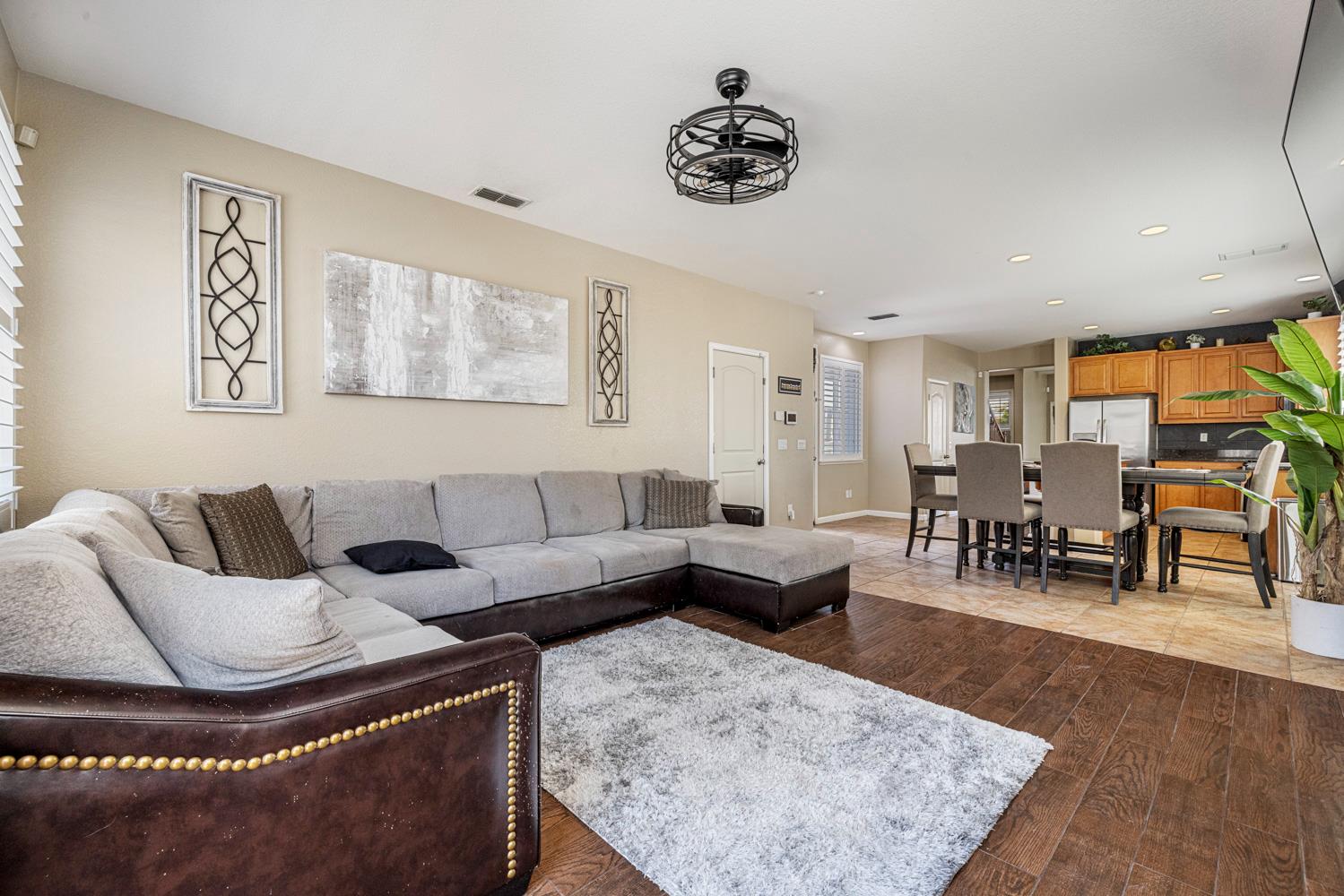 5323 St Elmo Ct, Riverbank, CA 95367