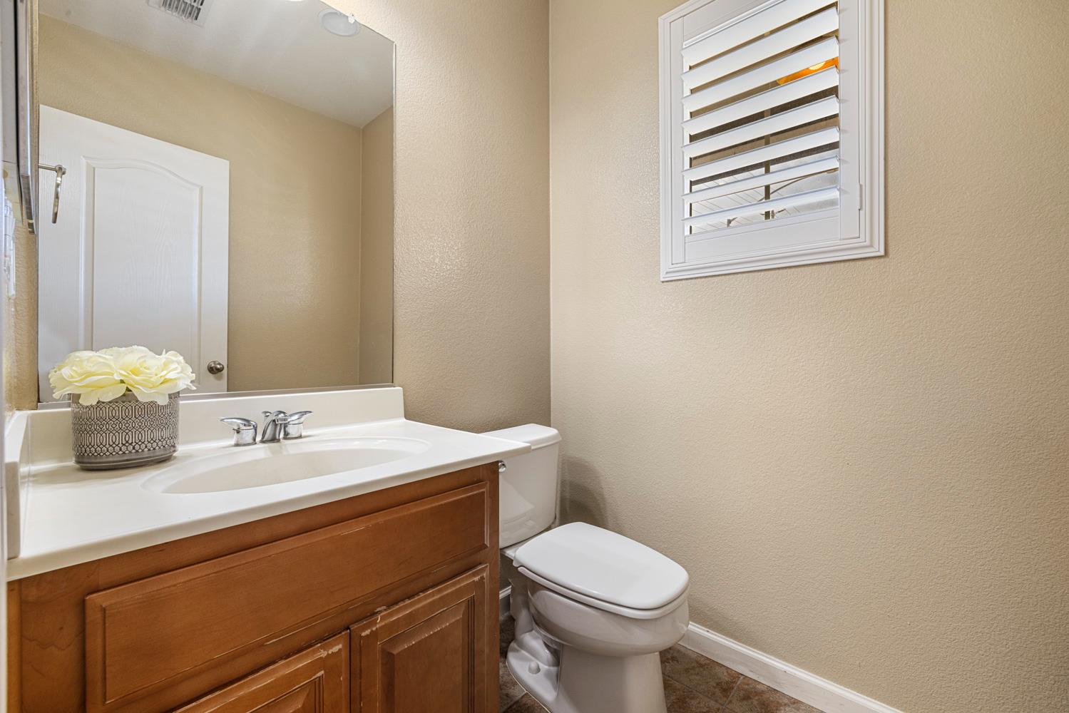 5323 St Elmo Ct, Riverbank, CA 95367