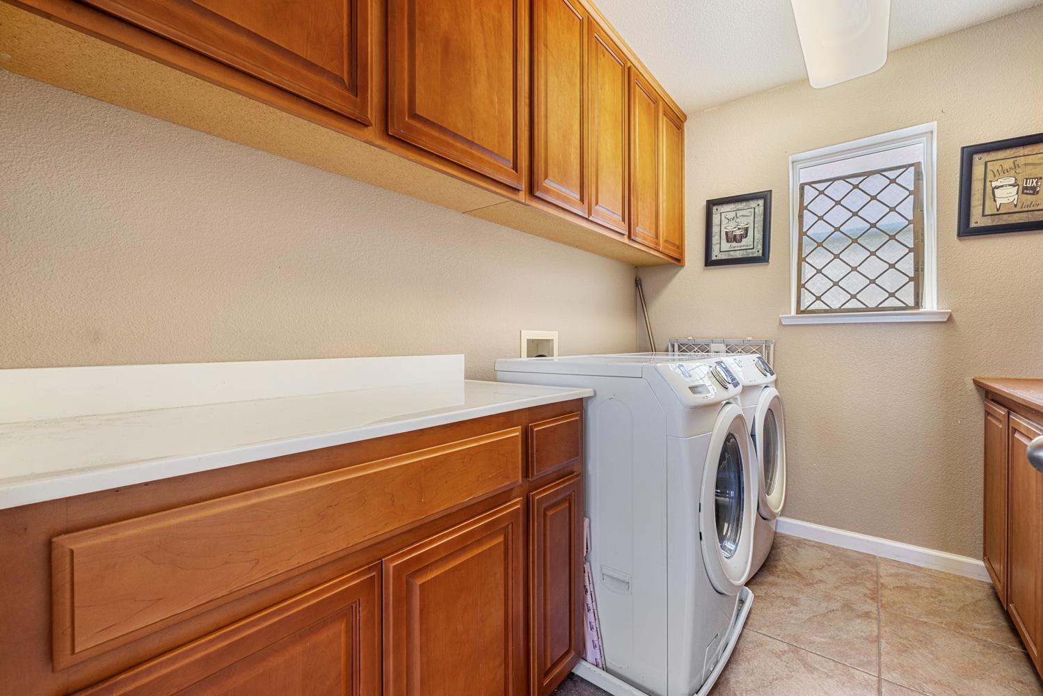 5323 St Elmo Ct, Riverbank, CA 95367