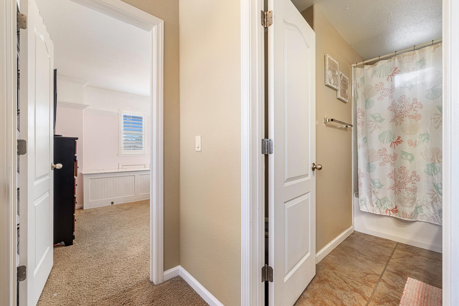 5323 St Elmo Ct, Riverbank, CA 95367