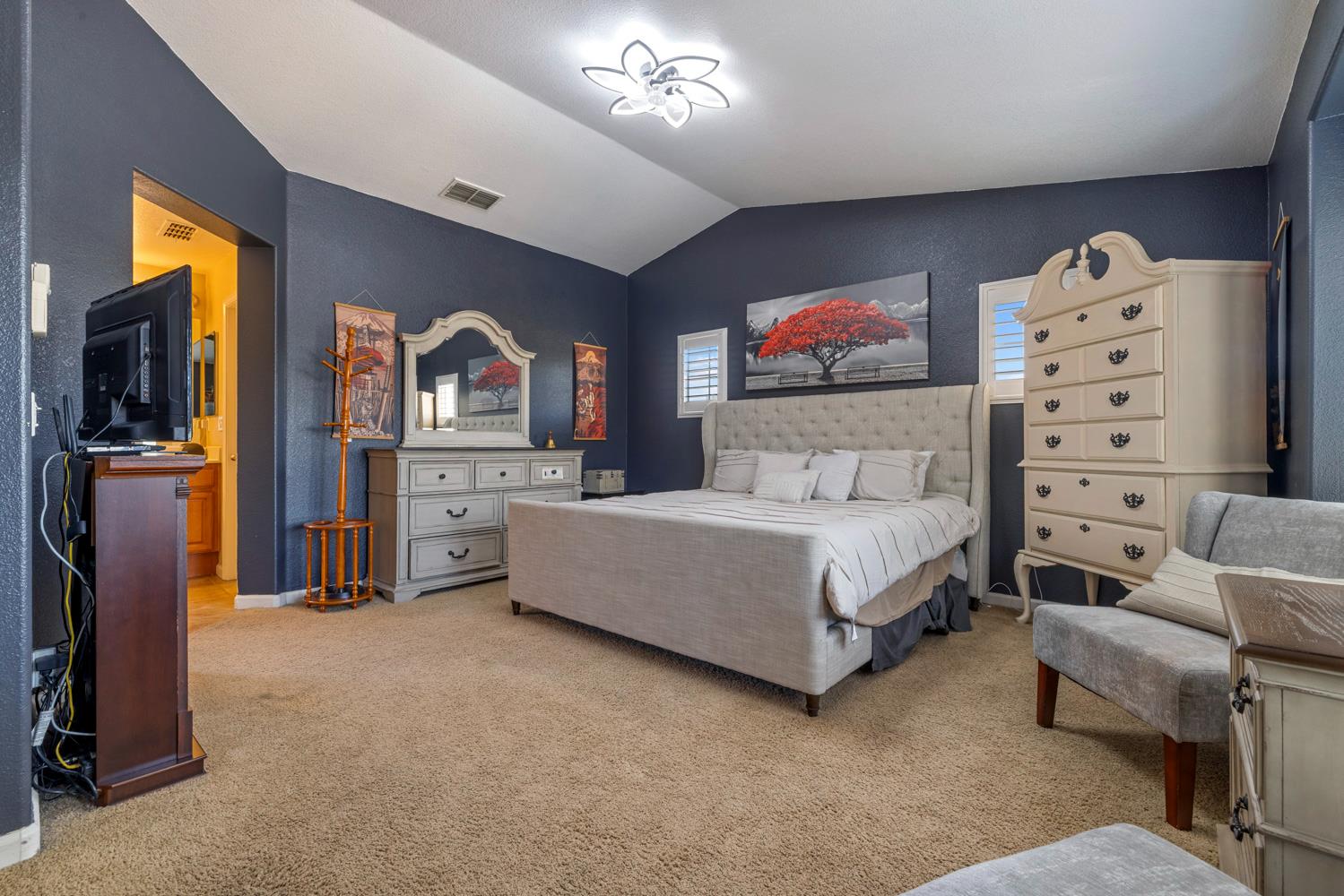 5323 St Elmo Ct, Riverbank, CA 95367