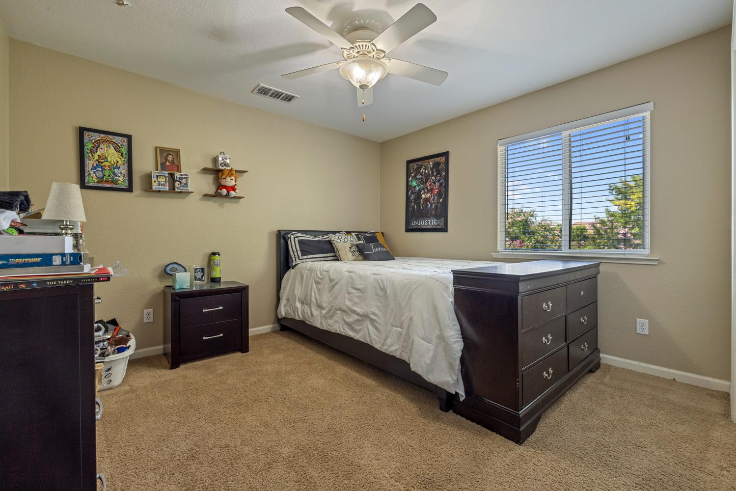 5323 St Elmo Ct, Riverbank, CA 95367