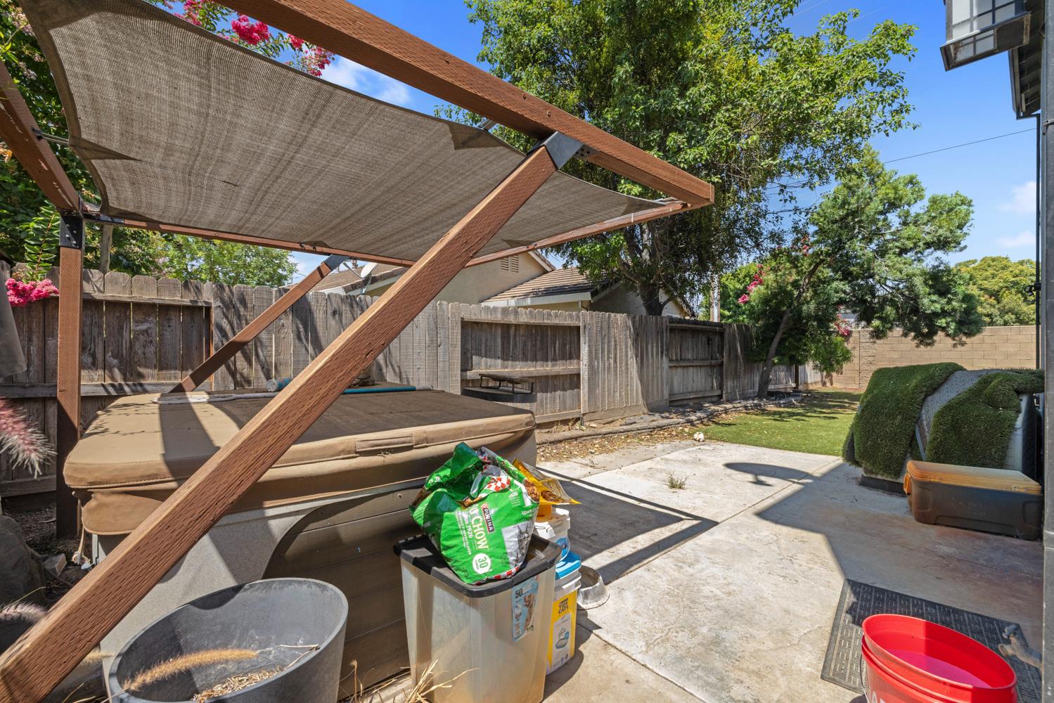 5323 St Elmo Ct, Riverbank, CA 95367