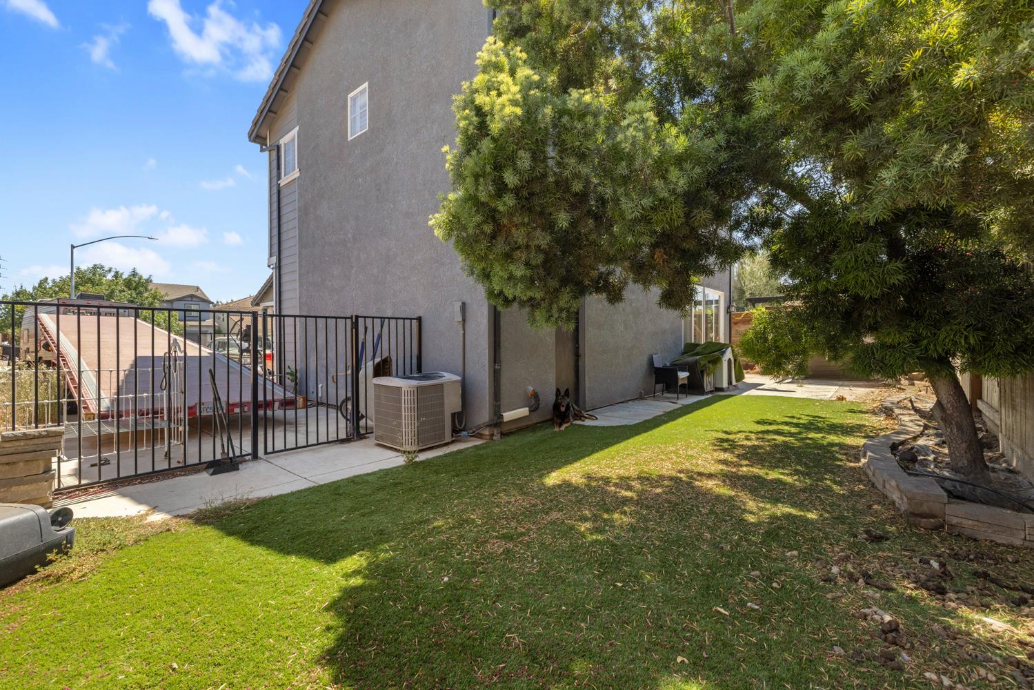 5323 St Elmo Ct, Riverbank, CA 95367