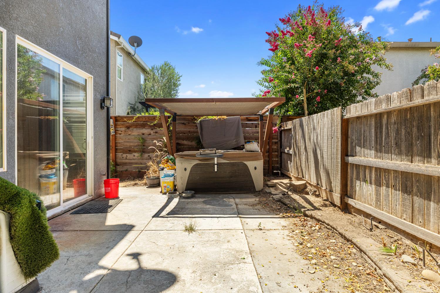 5323 St Elmo Ct, Riverbank, CA 95367