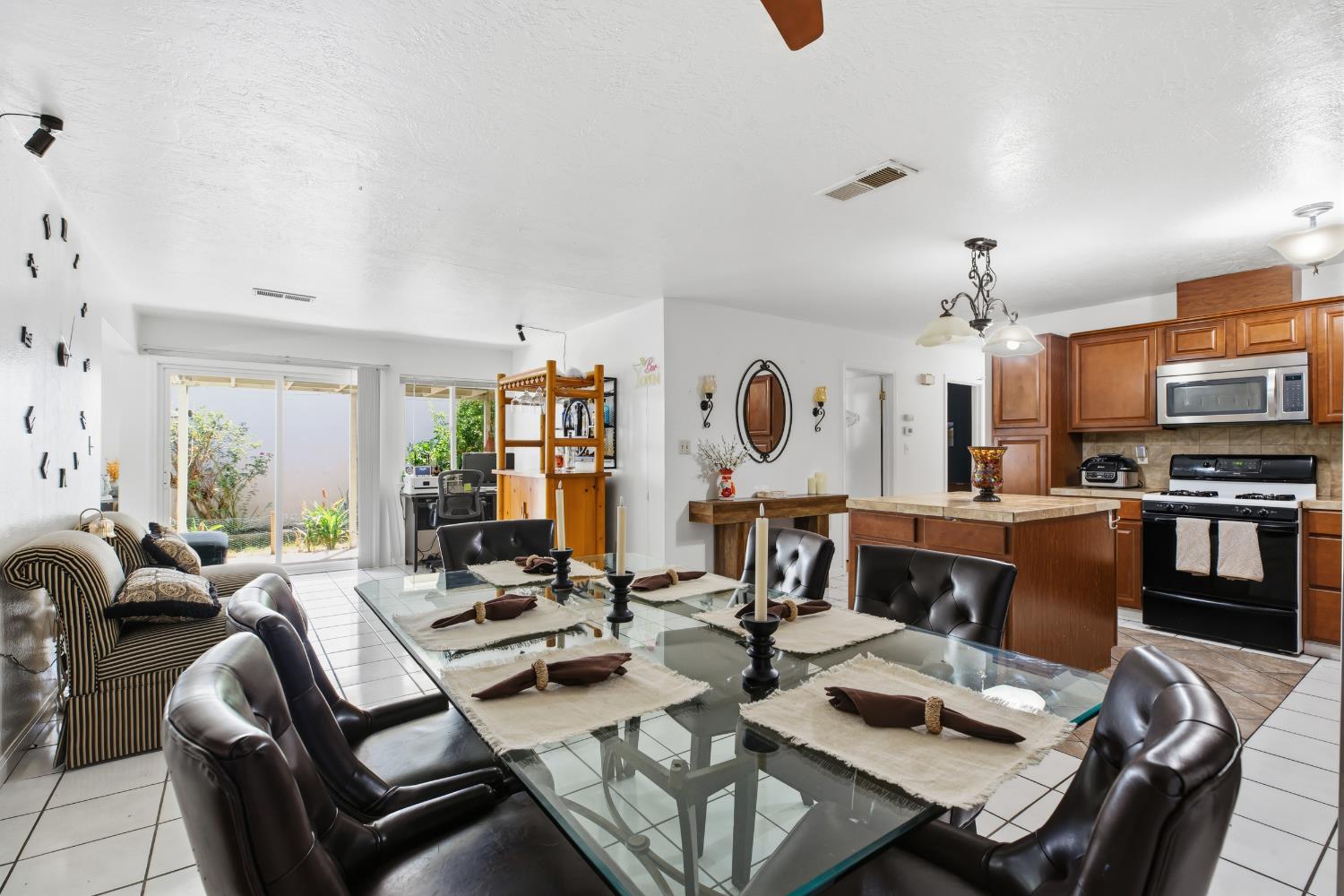 2821 Boardwalk, Modesto, CA 95350