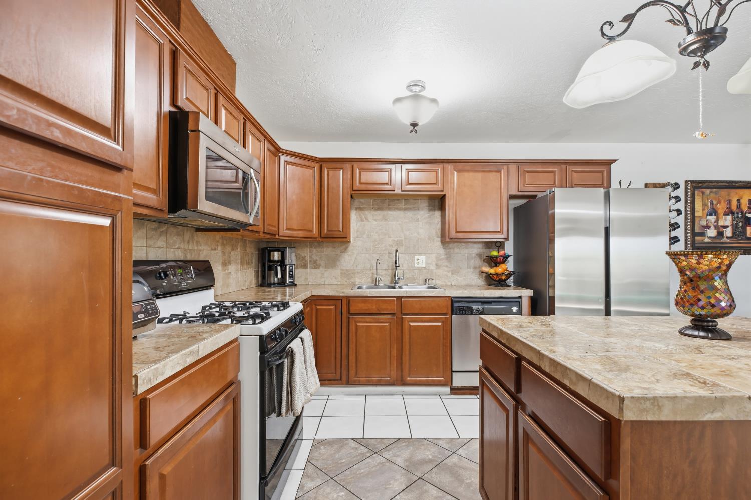2821 Boardwalk, Modesto, CA 95350