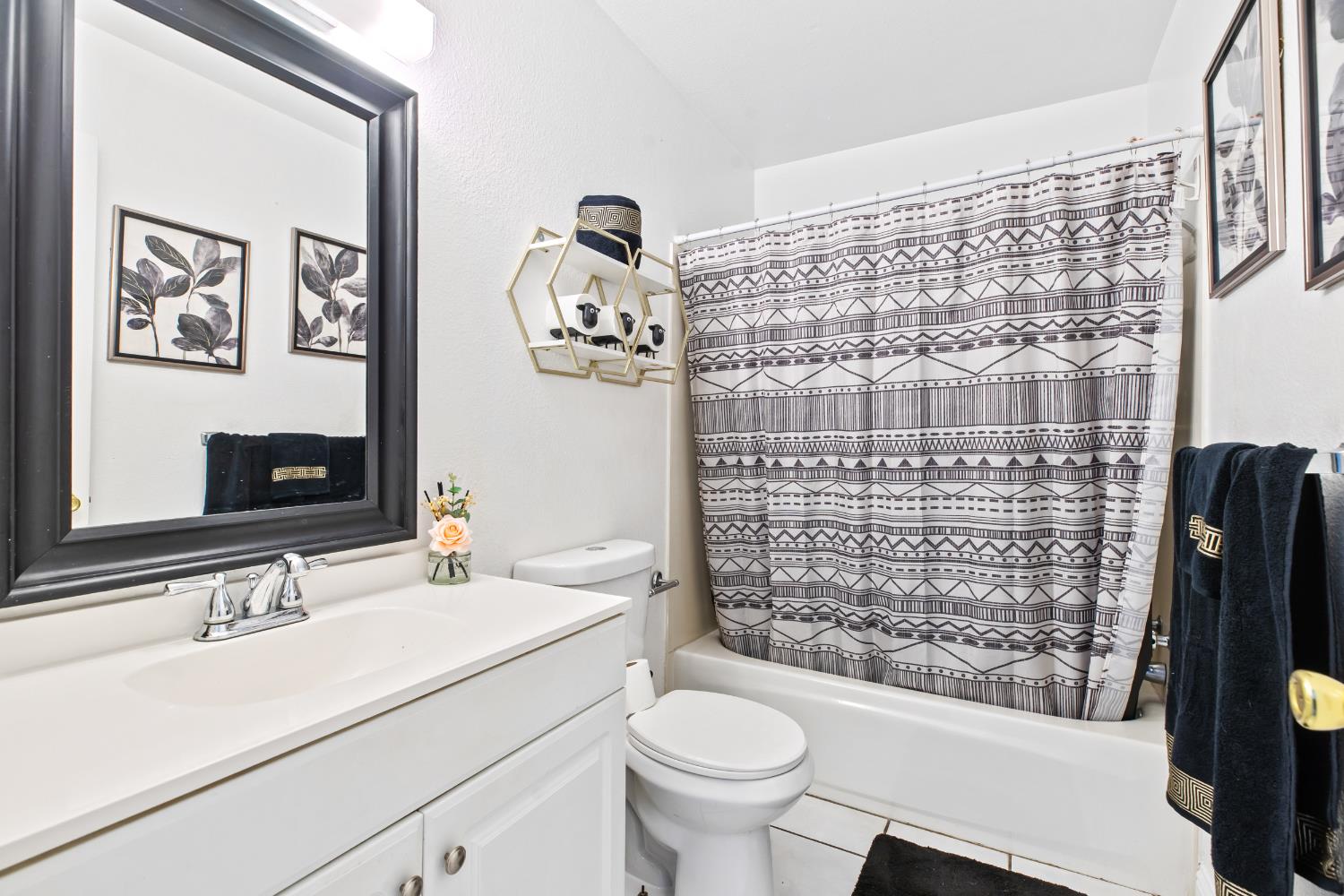 2821 Boardwalk, Modesto, CA 95350
