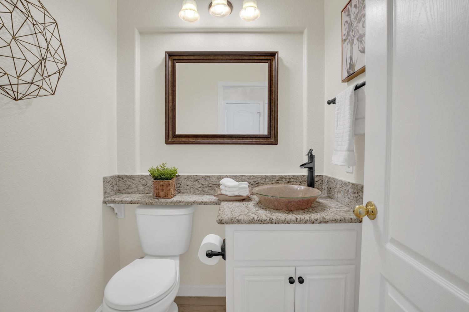 420 Vintage Dr, Turlock, CA 95382
