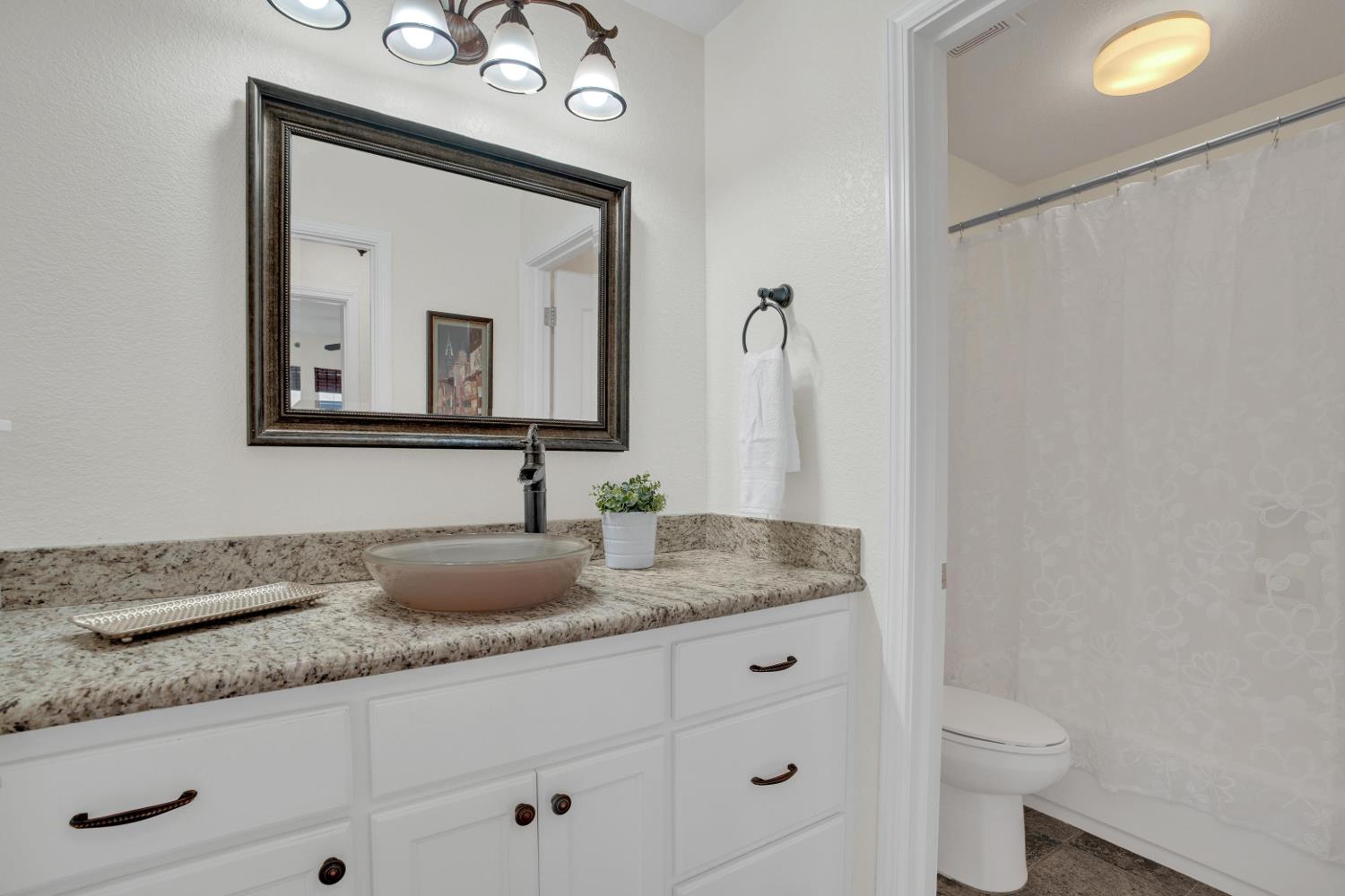 420 Vintage Dr, Turlock, CA 95382