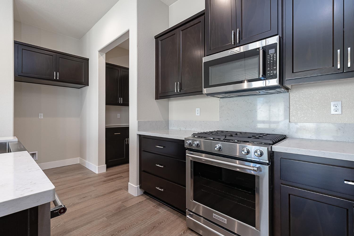1017 Meadowlands Dr, Oakdale, CA 95361