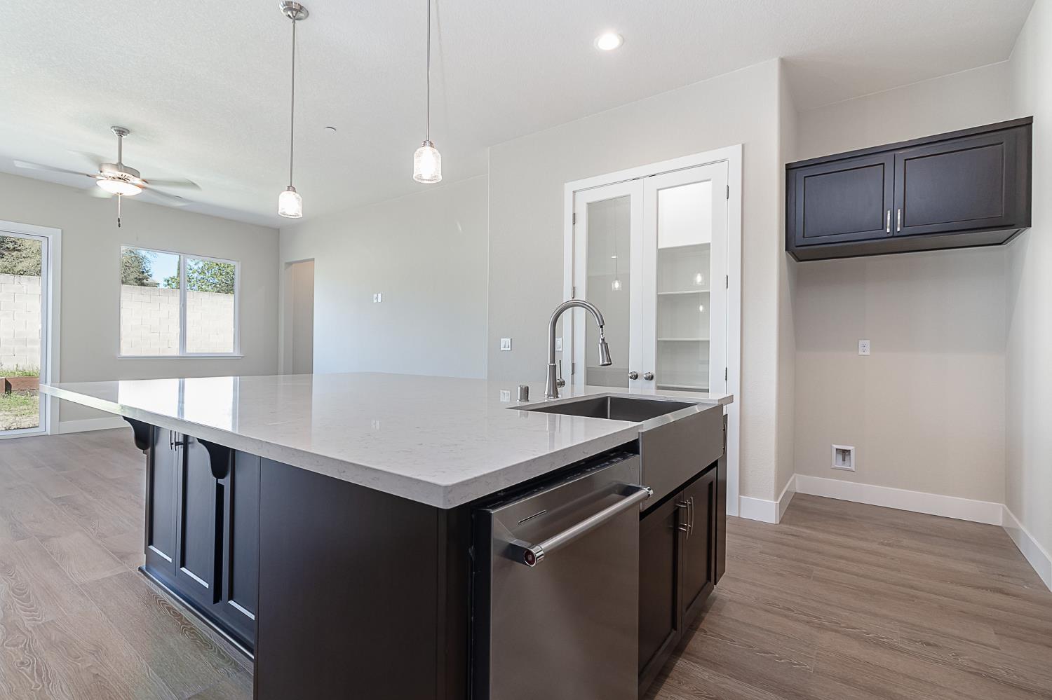 1017 Meadowlands Dr, Oakdale, CA 95361