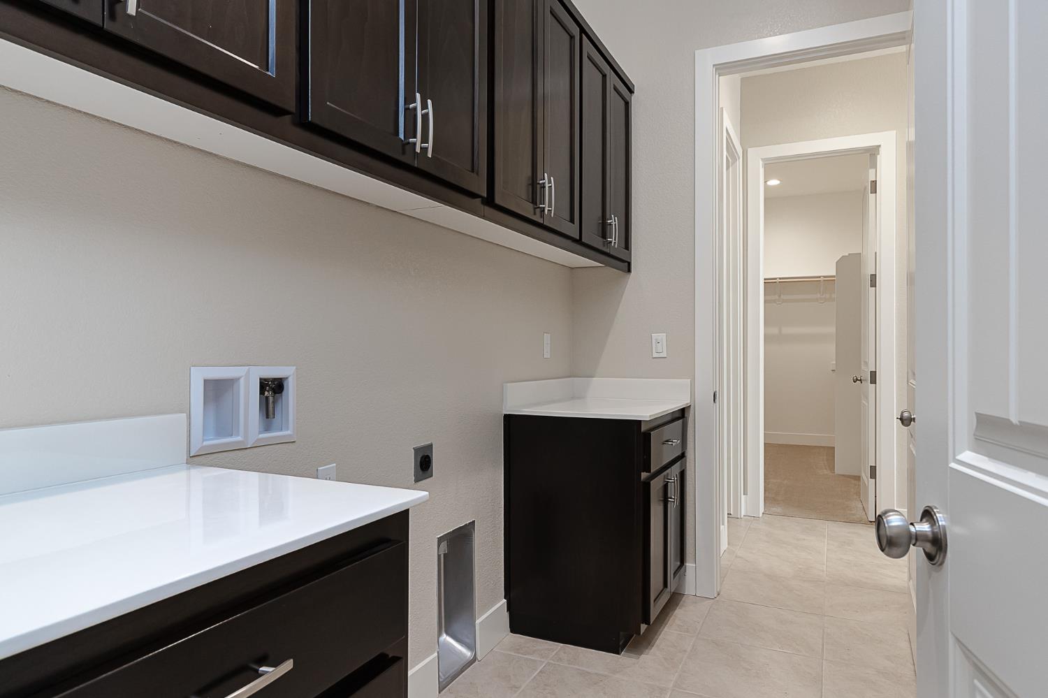 1017 Meadowlands Dr, Oakdale, CA 95361