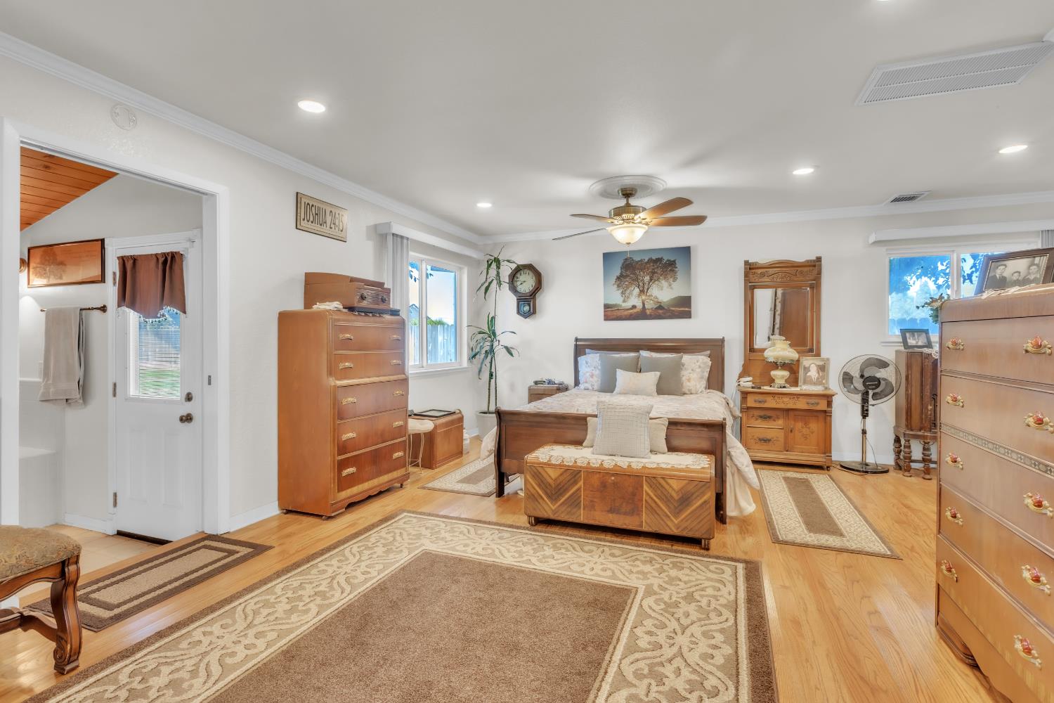 8043 Sunset Dr, Atwater, CA 95301