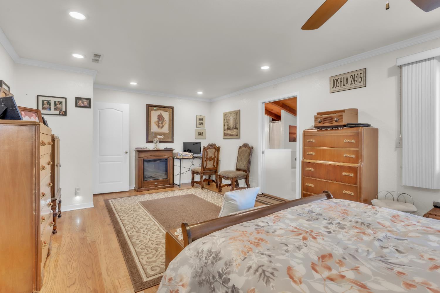 8043 Sunset Dr, Atwater, CA 95301
