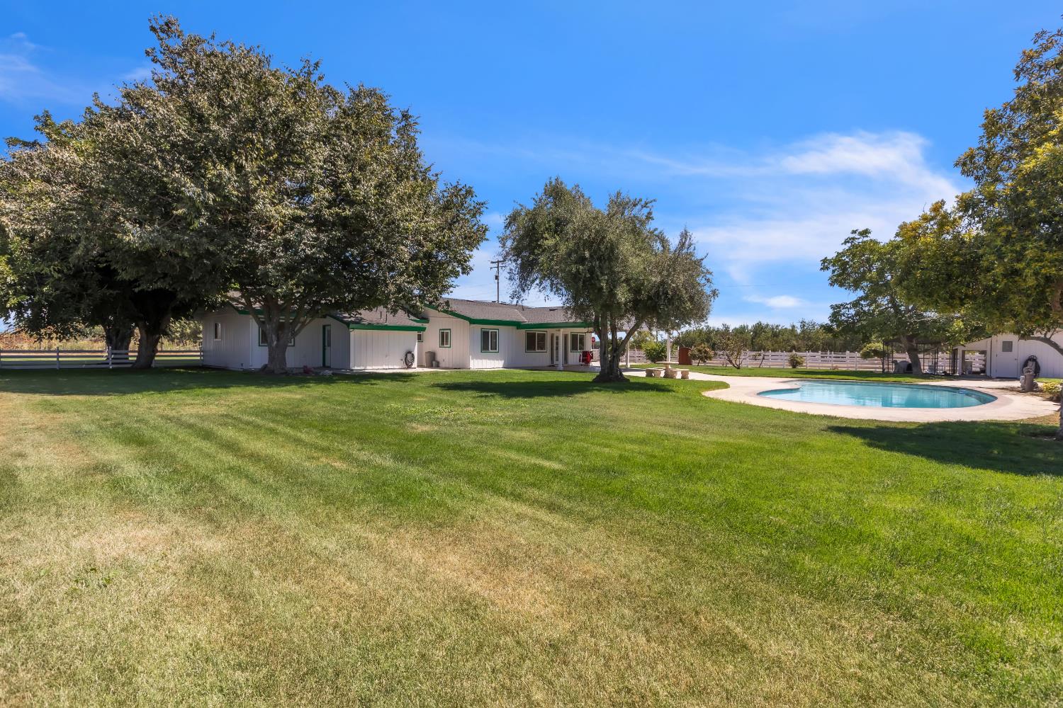 8043 Sunset Dr, Atwater, CA 95301