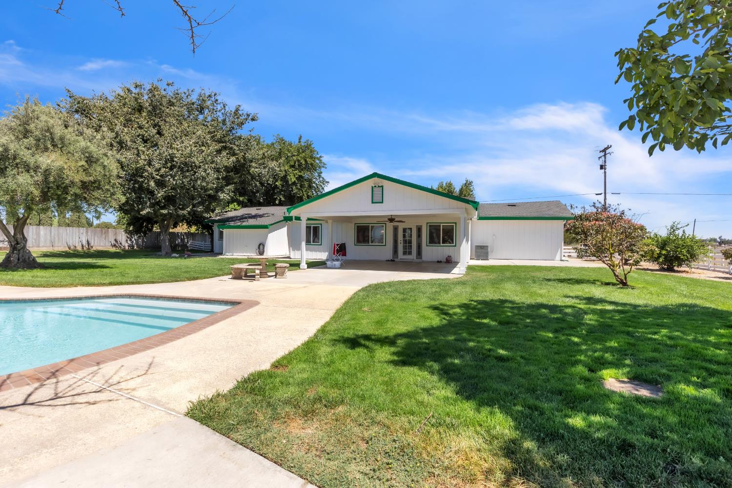 8043 Sunset Dr, Atwater, CA 95301