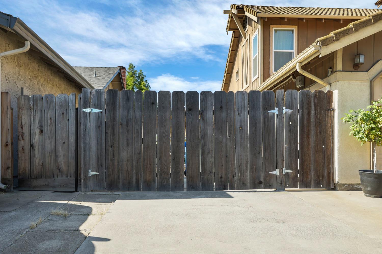 2300 Senimi Cir, Ceres, CA 95307