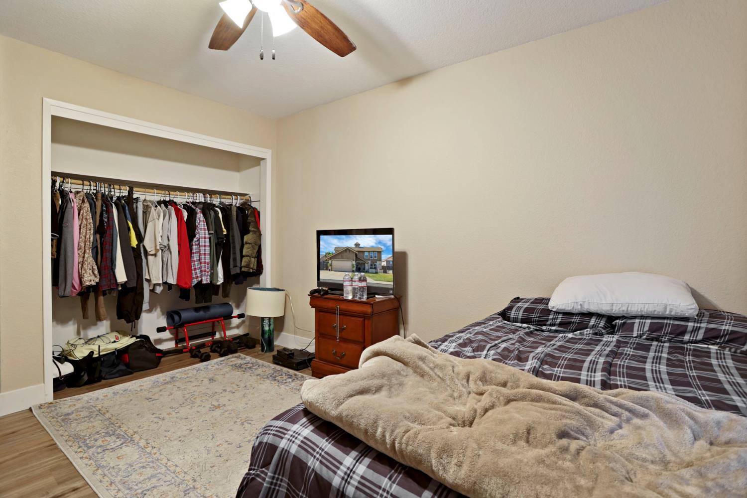 2300 Senimi Cir, Ceres, CA 95307