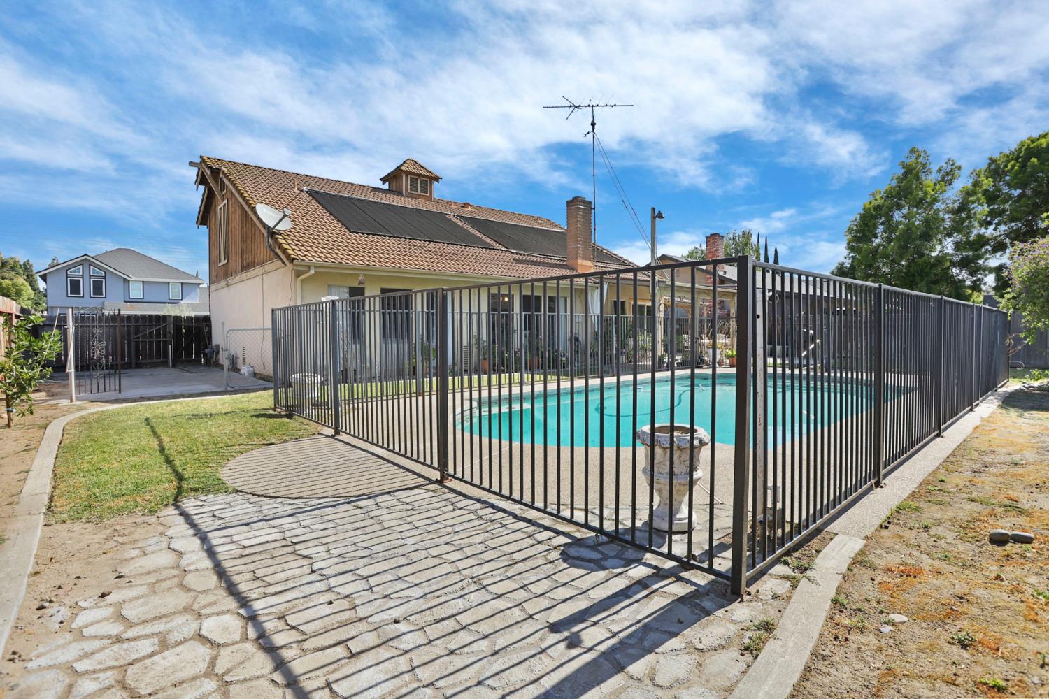 2300 Senimi Cir, Ceres, CA 95307