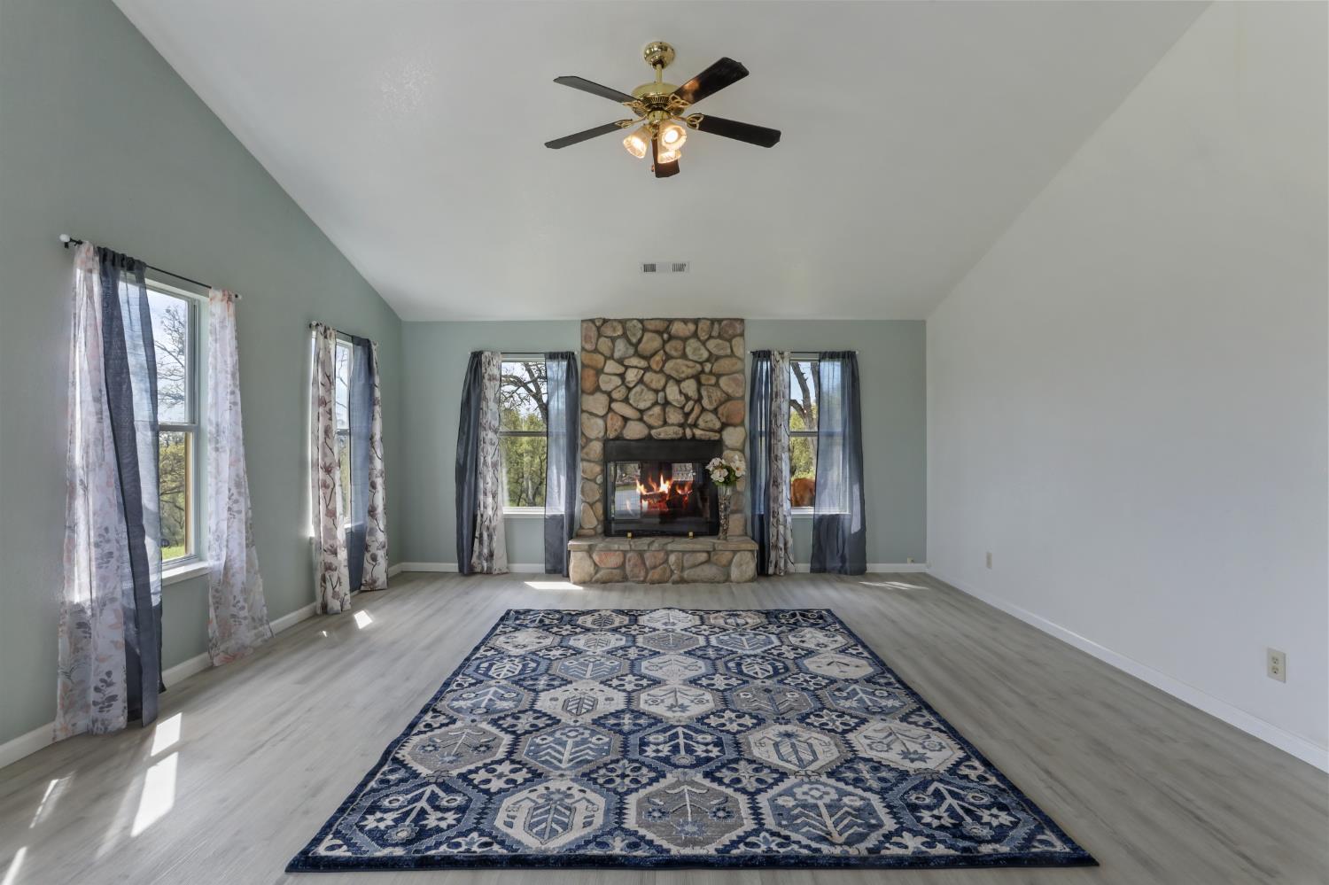 4896 Chuckwagon Dr, Copperopolis, CA 95228