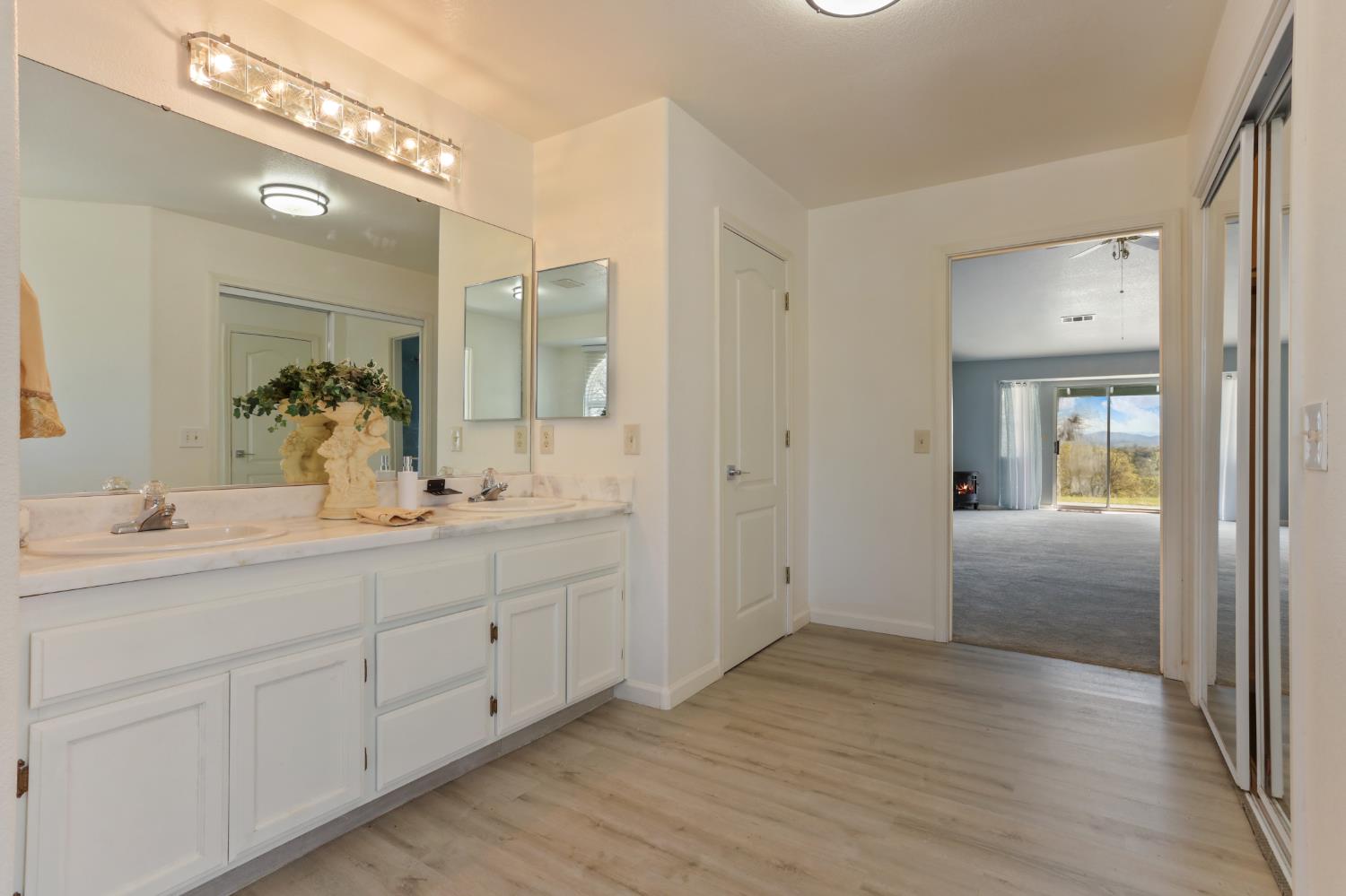 4896 Chuckwagon Dr, Copperopolis, CA 95228