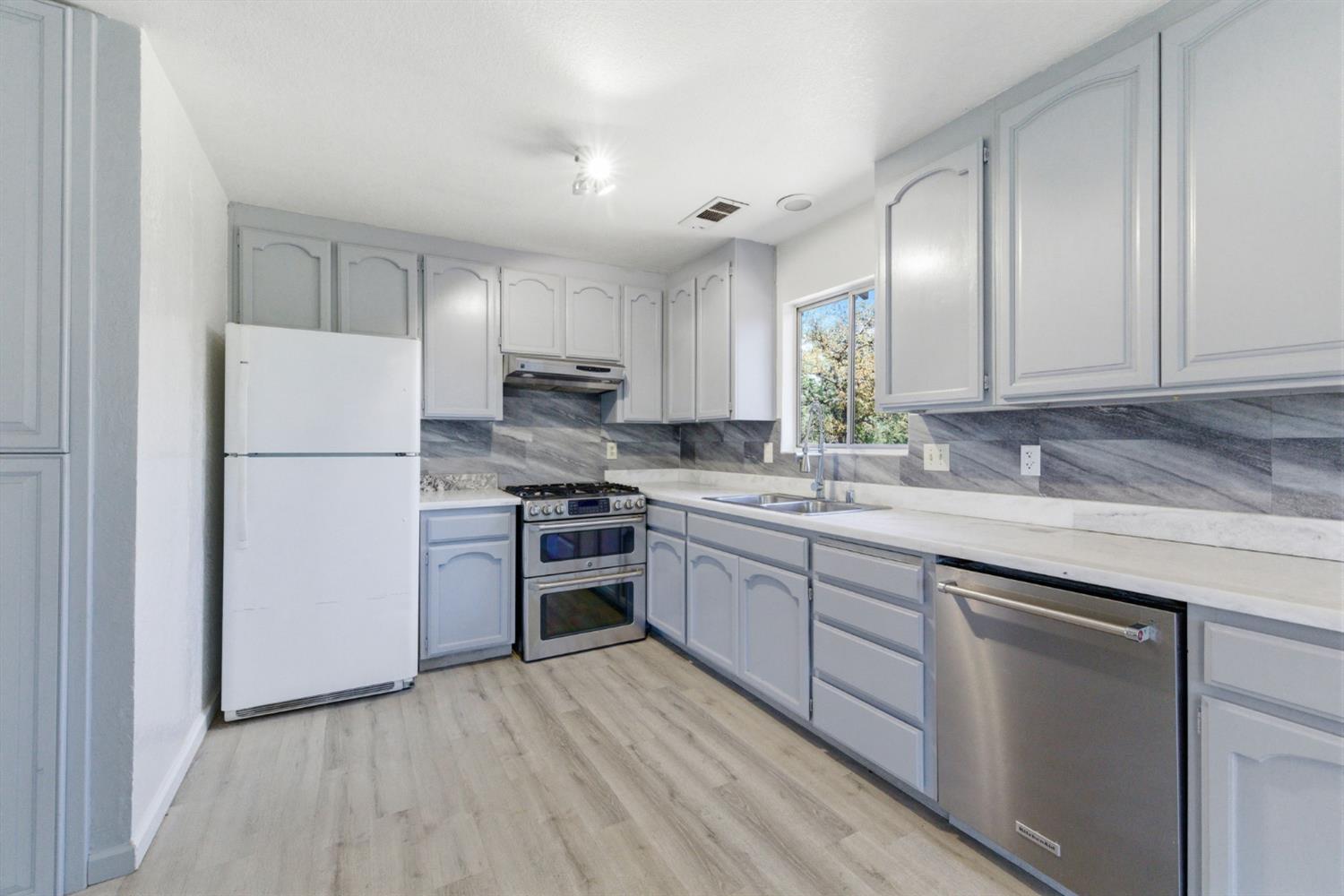 4896 Chuckwagon Dr, Copperopolis, CA 95228