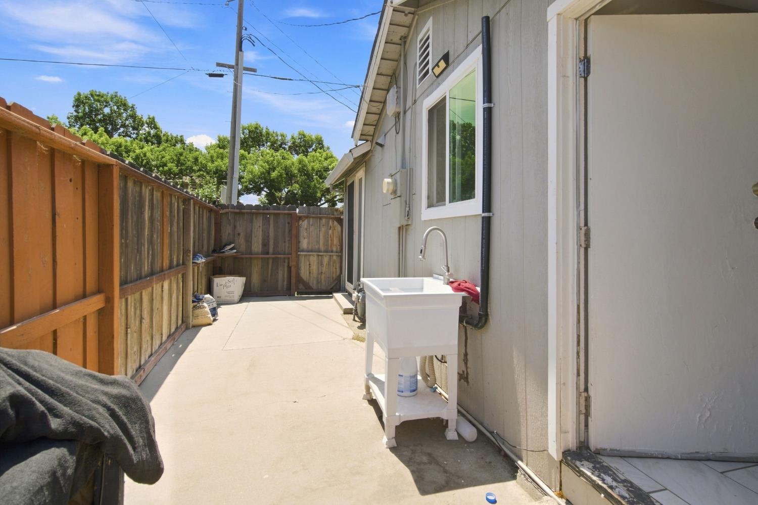417 Sutter St, Manteca, CA 95336