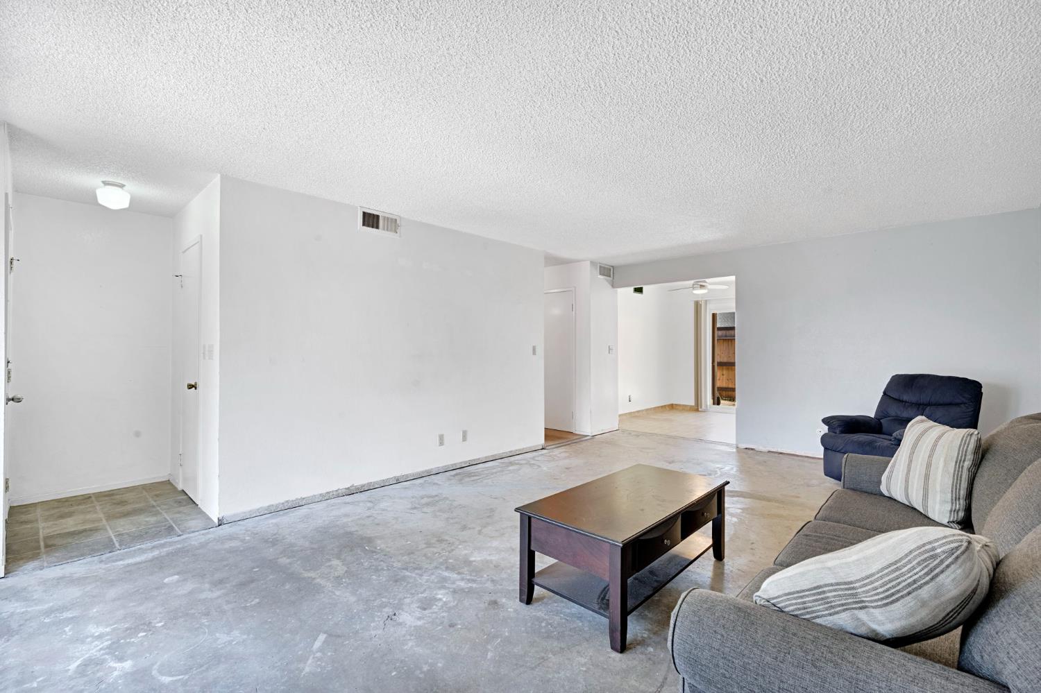 182 W Barstow Ave #A, Fresno, CA 93704