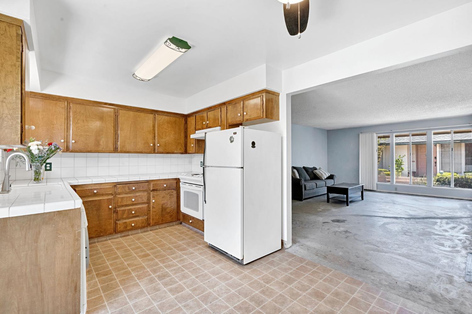 182 W Barstow Ave #A, Fresno, CA 93704
