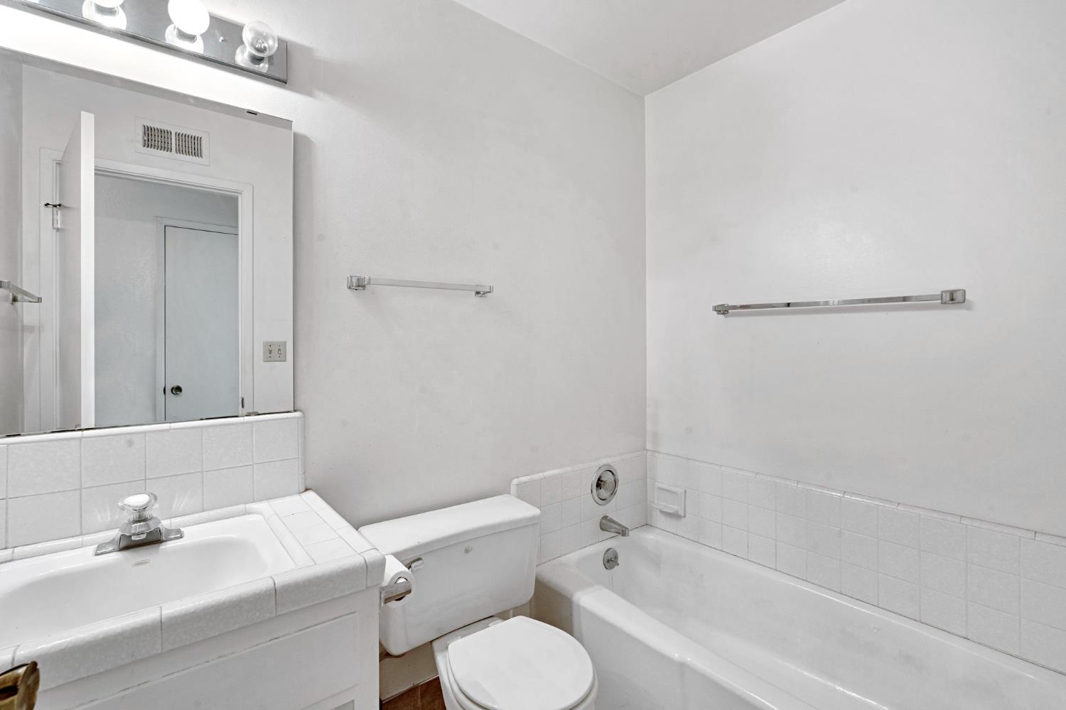 182 W Barstow Ave #A, Fresno, CA 93704