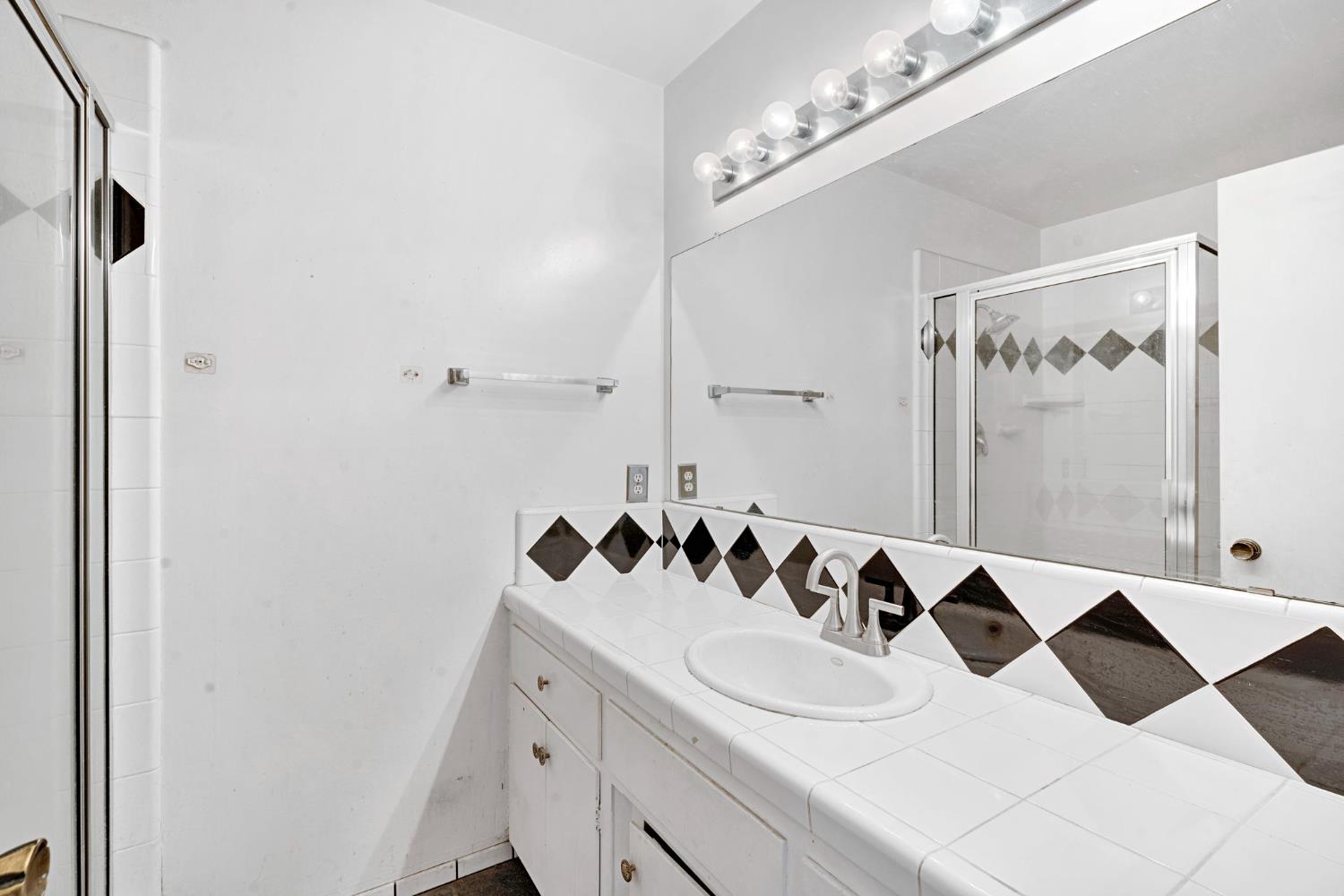 182 W Barstow Ave #A, Fresno, CA 93704