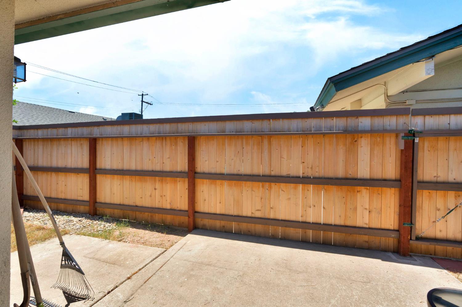 182 W Barstow Ave #A, Fresno, CA 93704