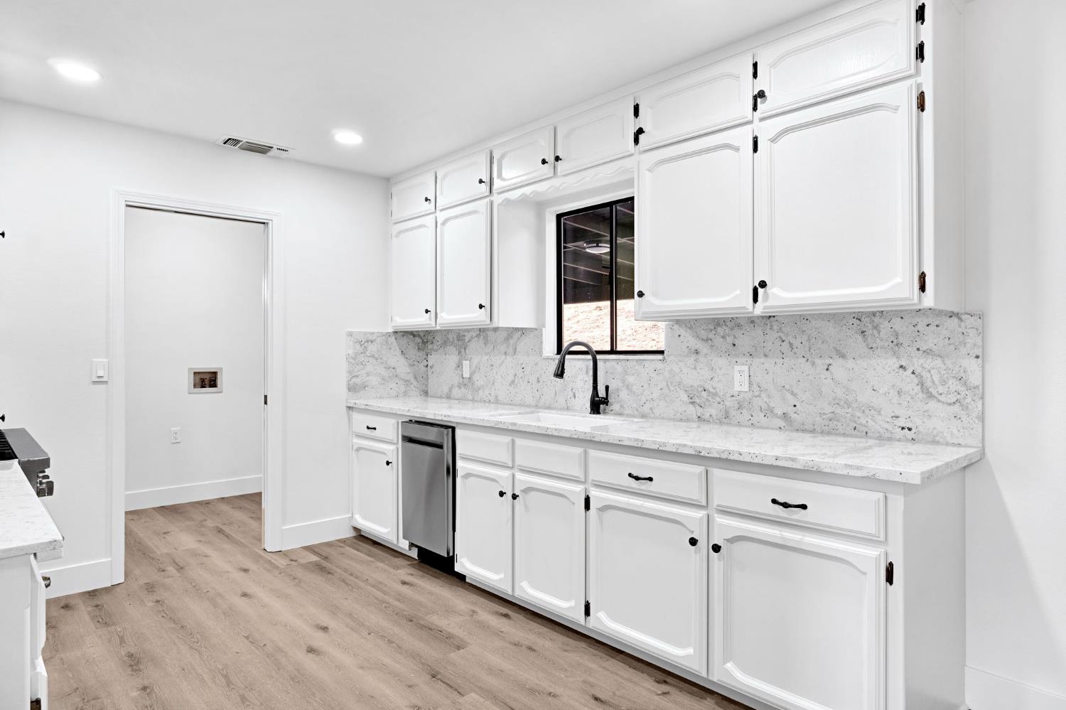 23328 Granite Creek Ln, Clovis, CA 93619