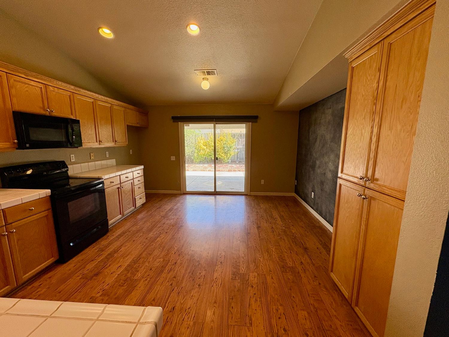 2315 Gallery Dr, Riverbank, CA 95367