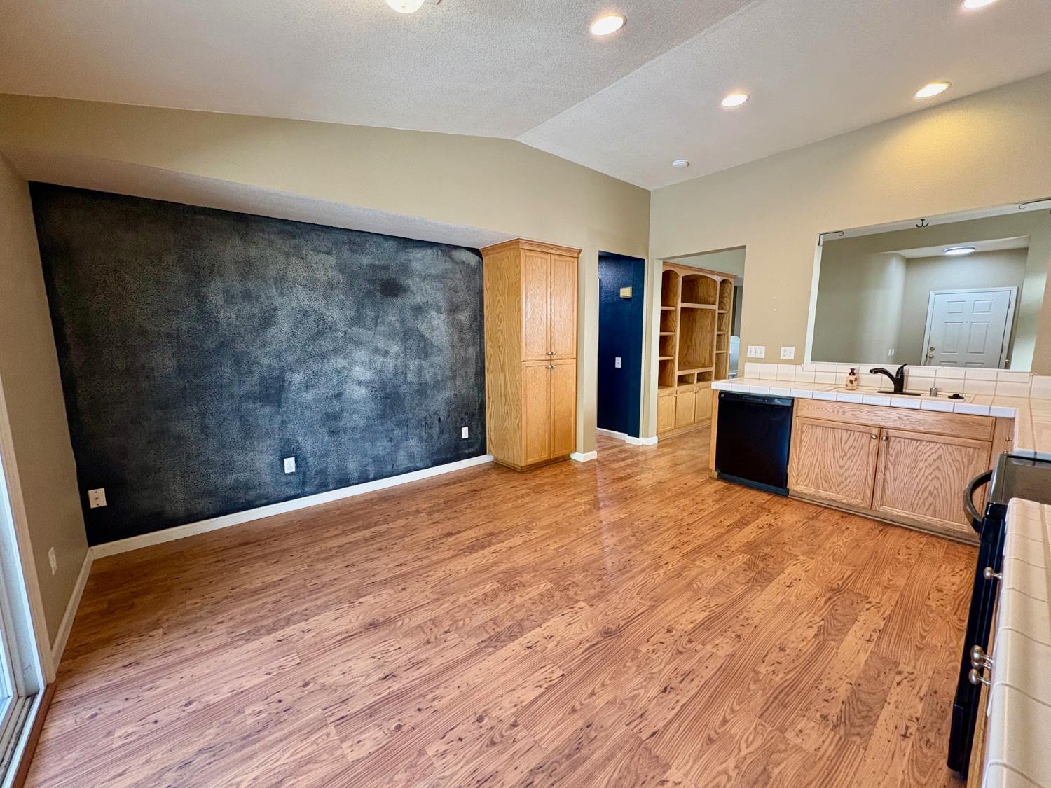 2315 Gallery Dr, Riverbank, CA 95367