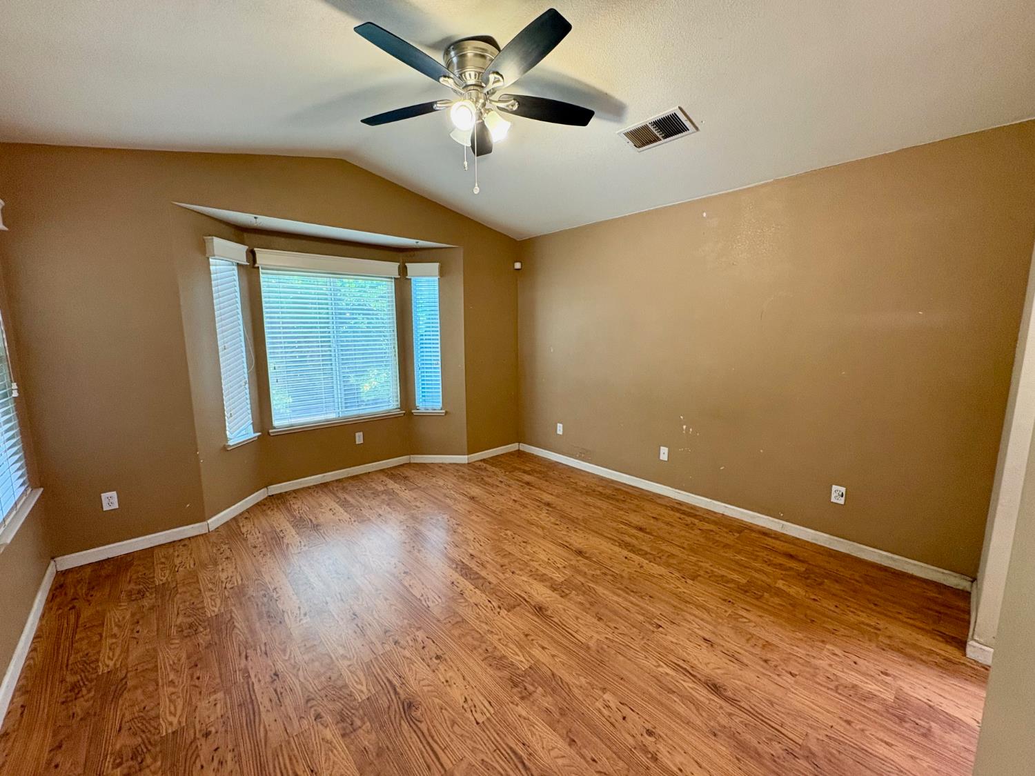 2315 Gallery Dr, Riverbank, CA 95367