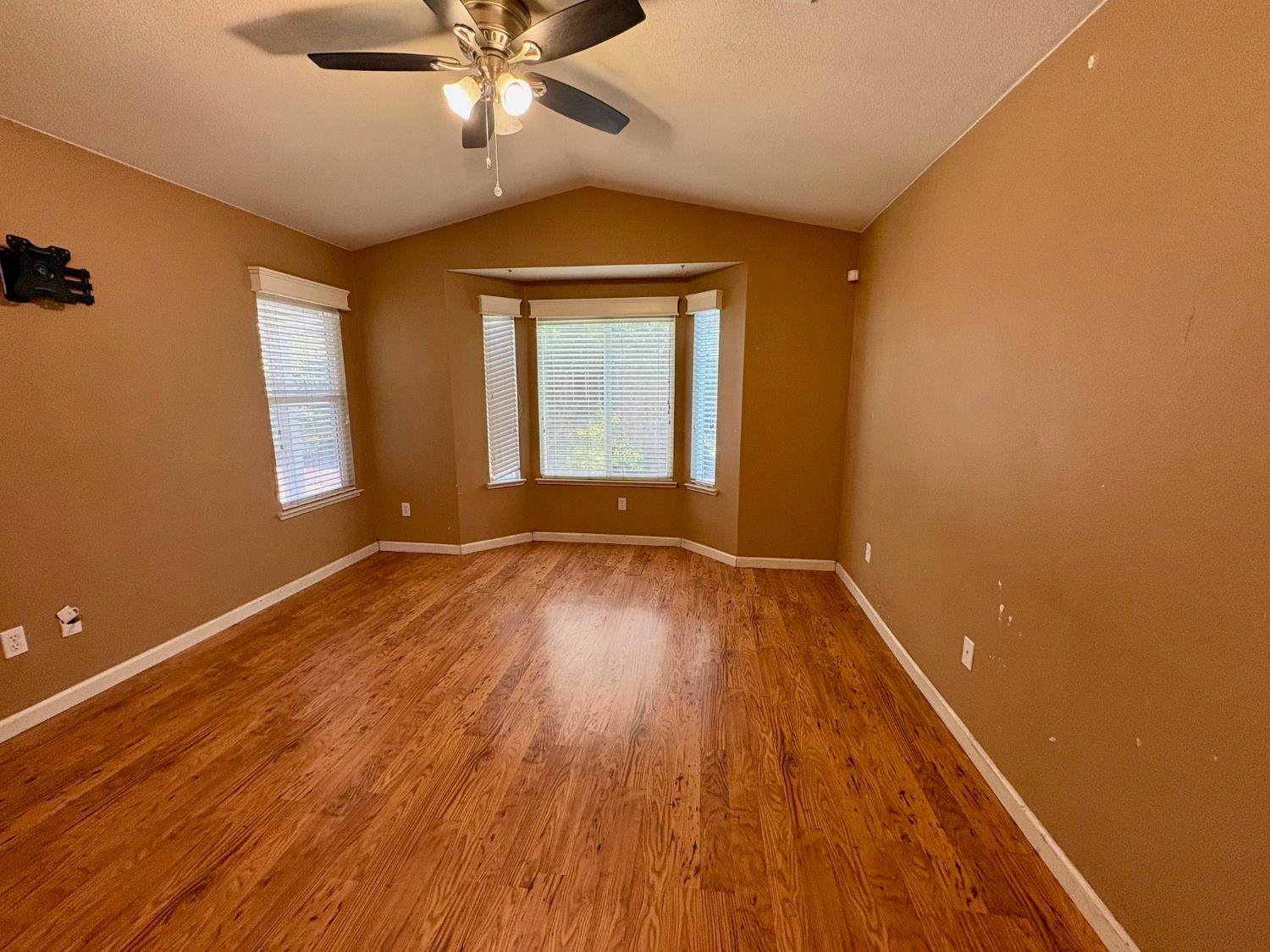 2315 Gallery Dr, Riverbank, CA 95367