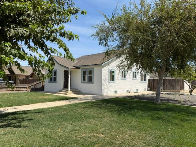 470 Second St, Gustine, CA 95322