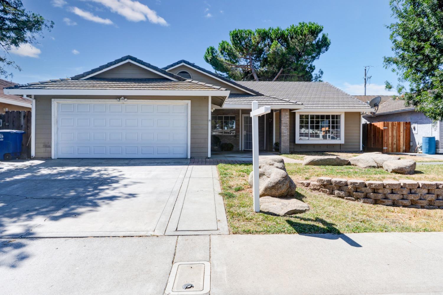 99 Lime Ave, Los Banos, CA 93635