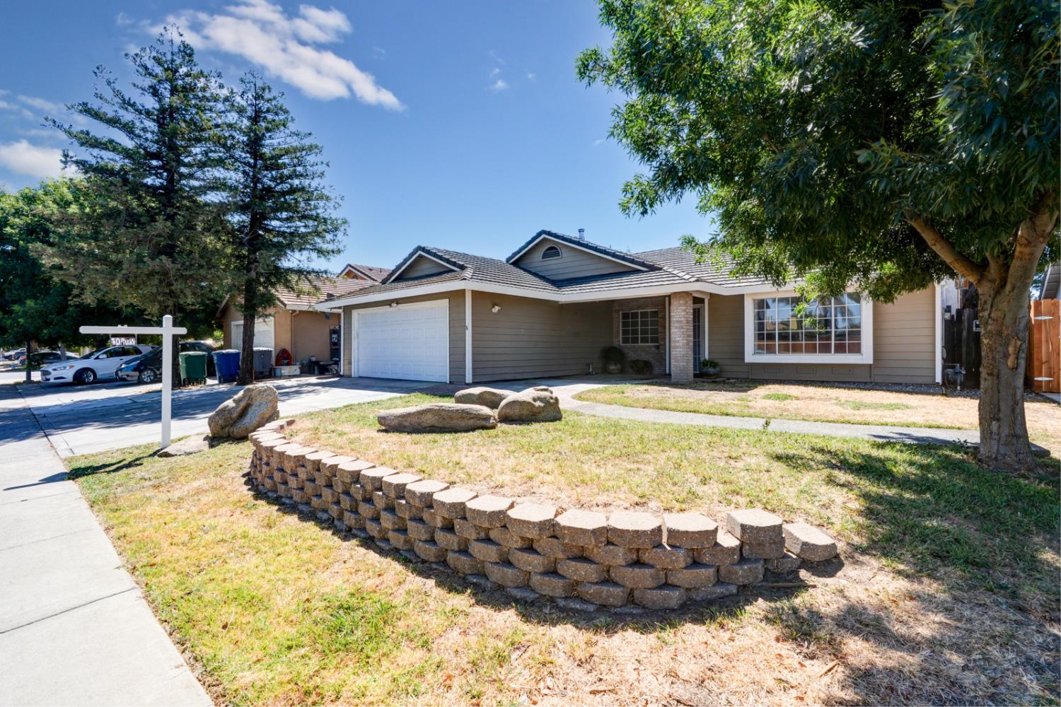 99 Lime Ave, Los Banos, CA 93635