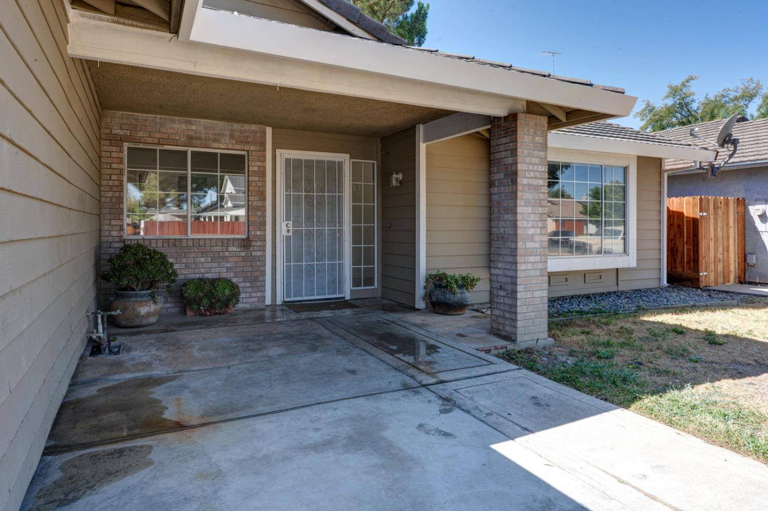 99 Lime Ave, Los Banos, CA 93635