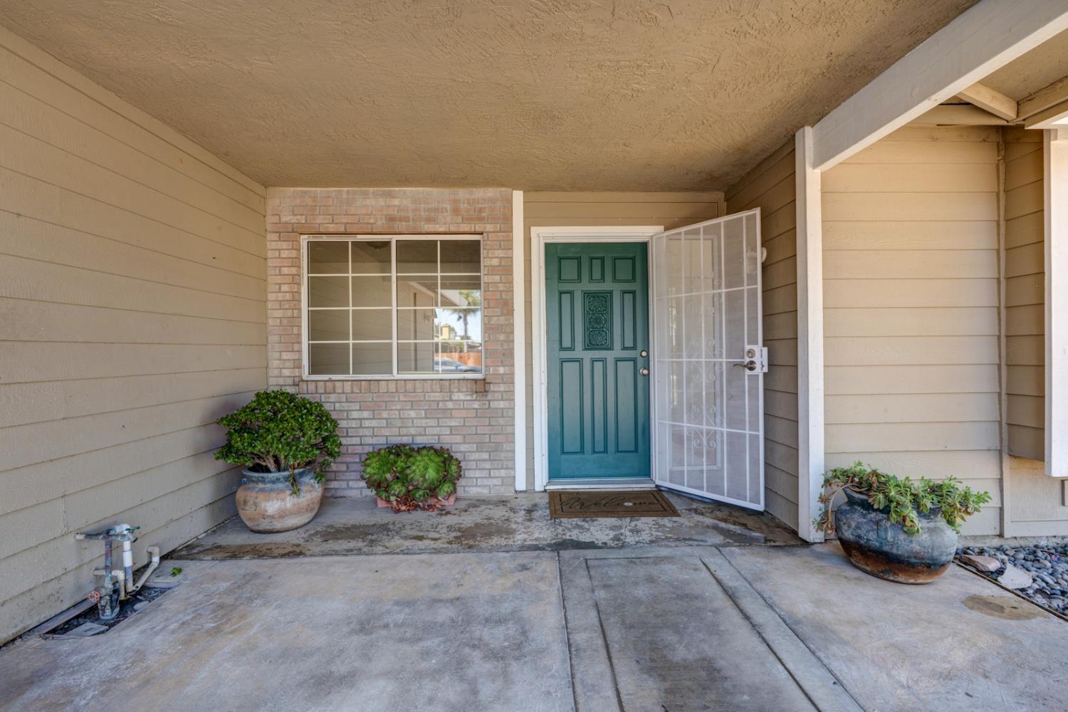 99 Lime Ave, Los Banos, CA 93635