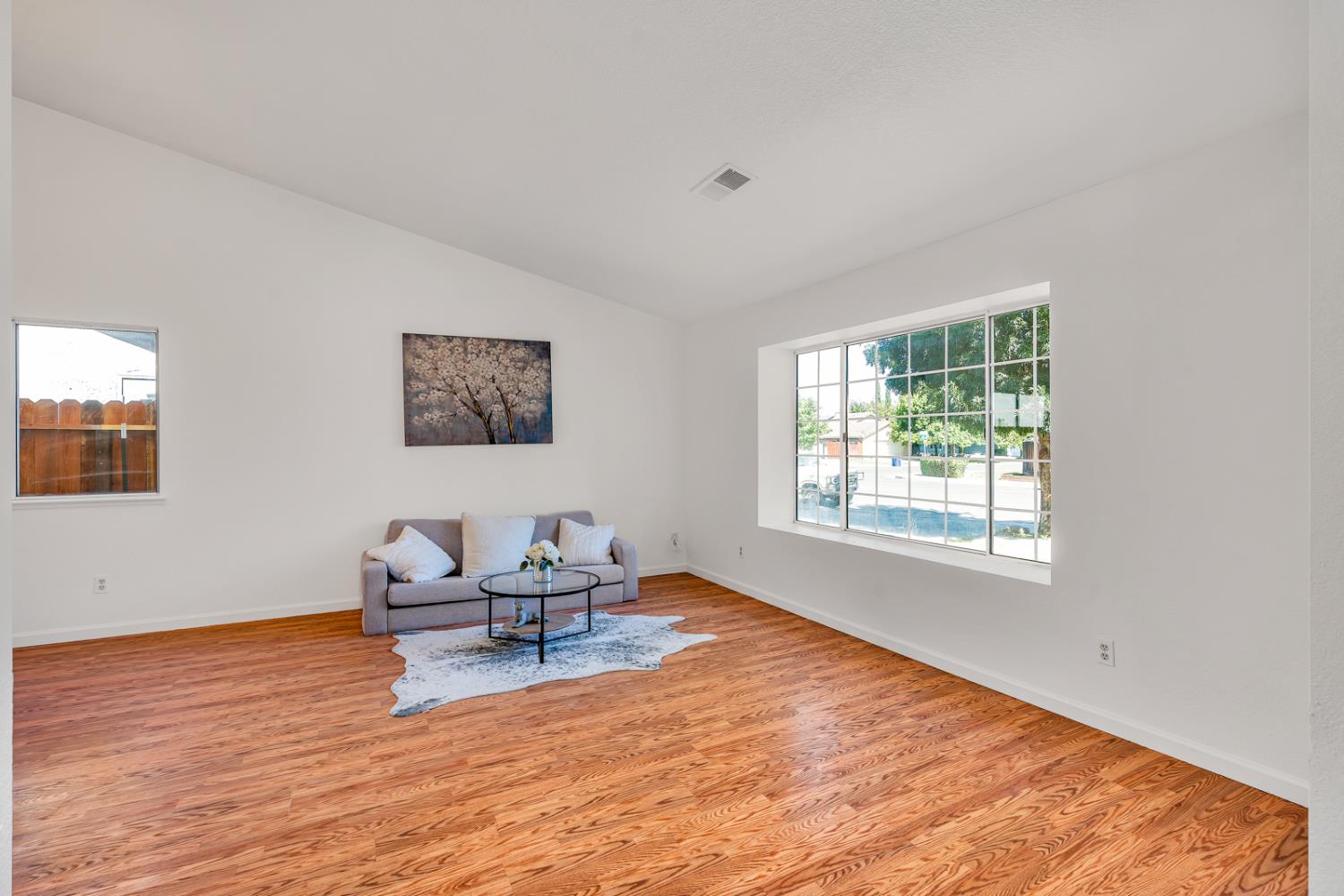 99 Lime Ave, Los Banos, CA 93635