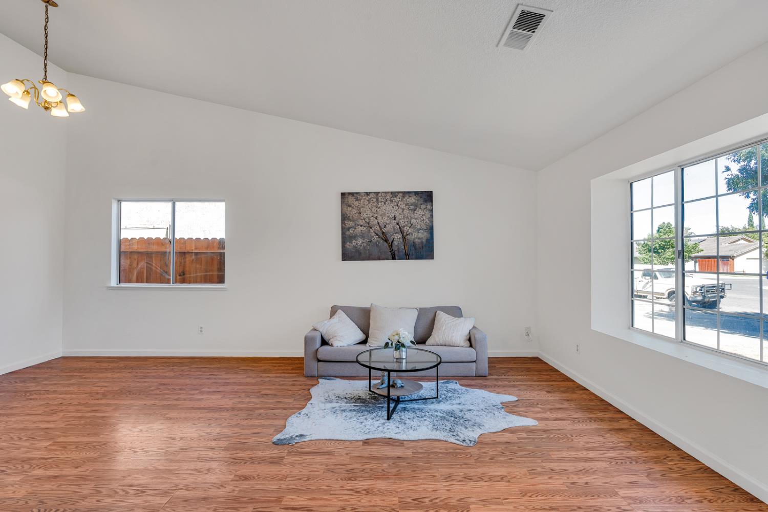 99 Lime Ave, Los Banos, CA 93635