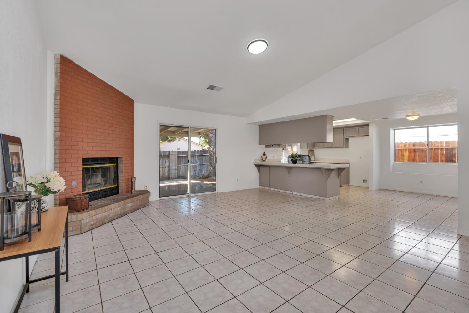 99 Lime Ave, Los Banos, CA 93635