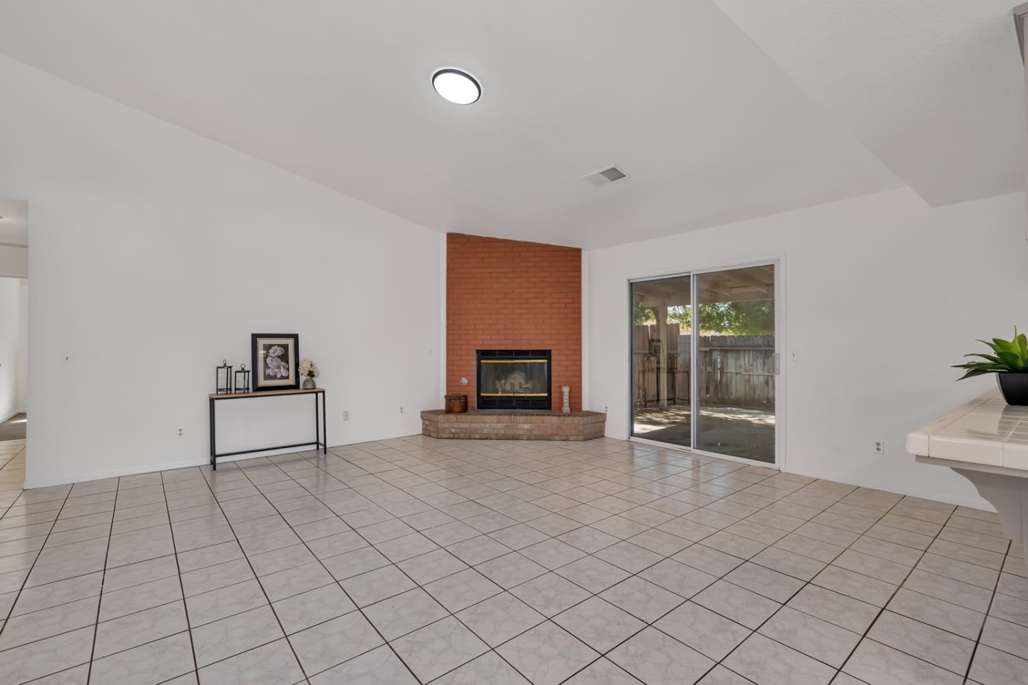 99 Lime Ave, Los Banos, CA 93635