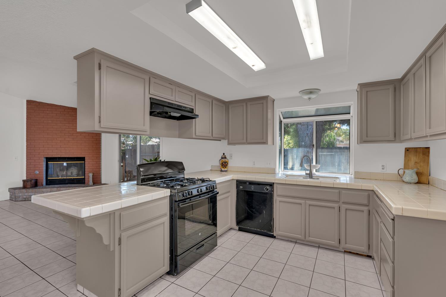 99 Lime Ave, Los Banos, CA 93635