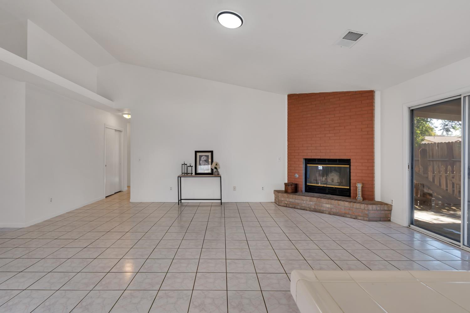 99 Lime Ave, Los Banos, CA 93635
